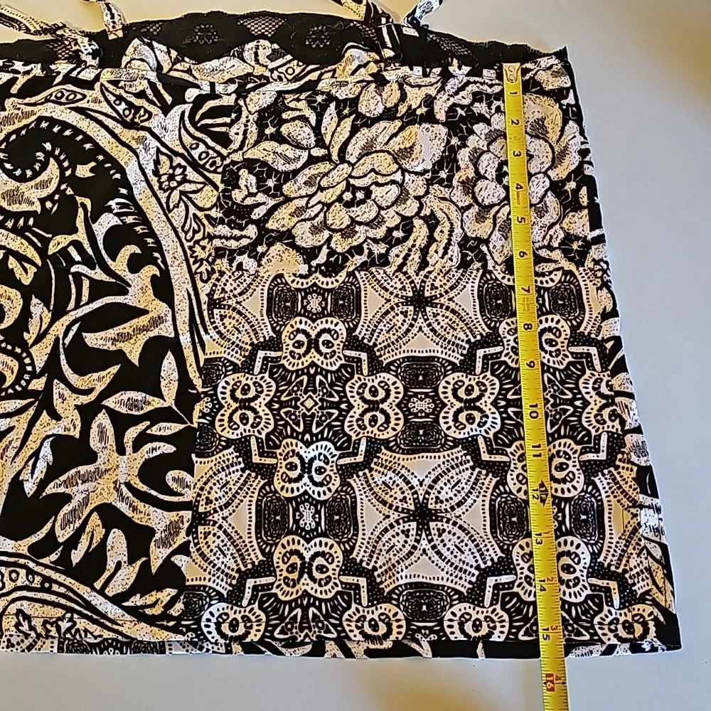 Chicos Silk Lace Trimmed Stretch Camisole Tank Top‎ Sz 1 Black/Silver - Picture 8 of 8